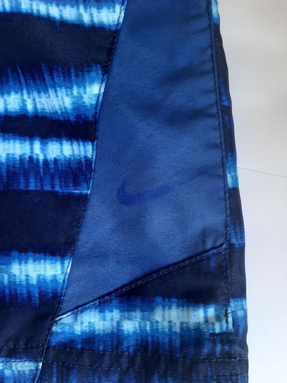 Nike Striped Tie-Dye Swim Trunks Size XL Pockets Lining  Beach Travel Summer - Picture 8 of 10
